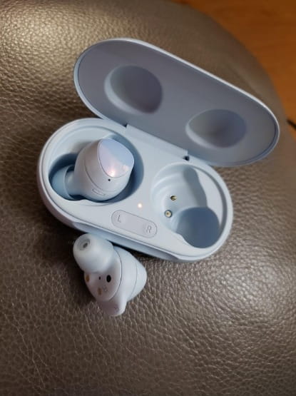 Bluetooth Earbuds Stylish Bluetooth Headphones Case Included photo review