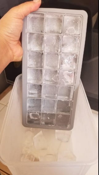 Ice Cube Tray Flexible Silicone Ice Cube Trays With Lids Set of 2 photo review