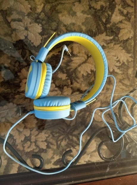 Wired Headset Tangle-Free Cord 94dB Wired Headphones For Kids photo review
